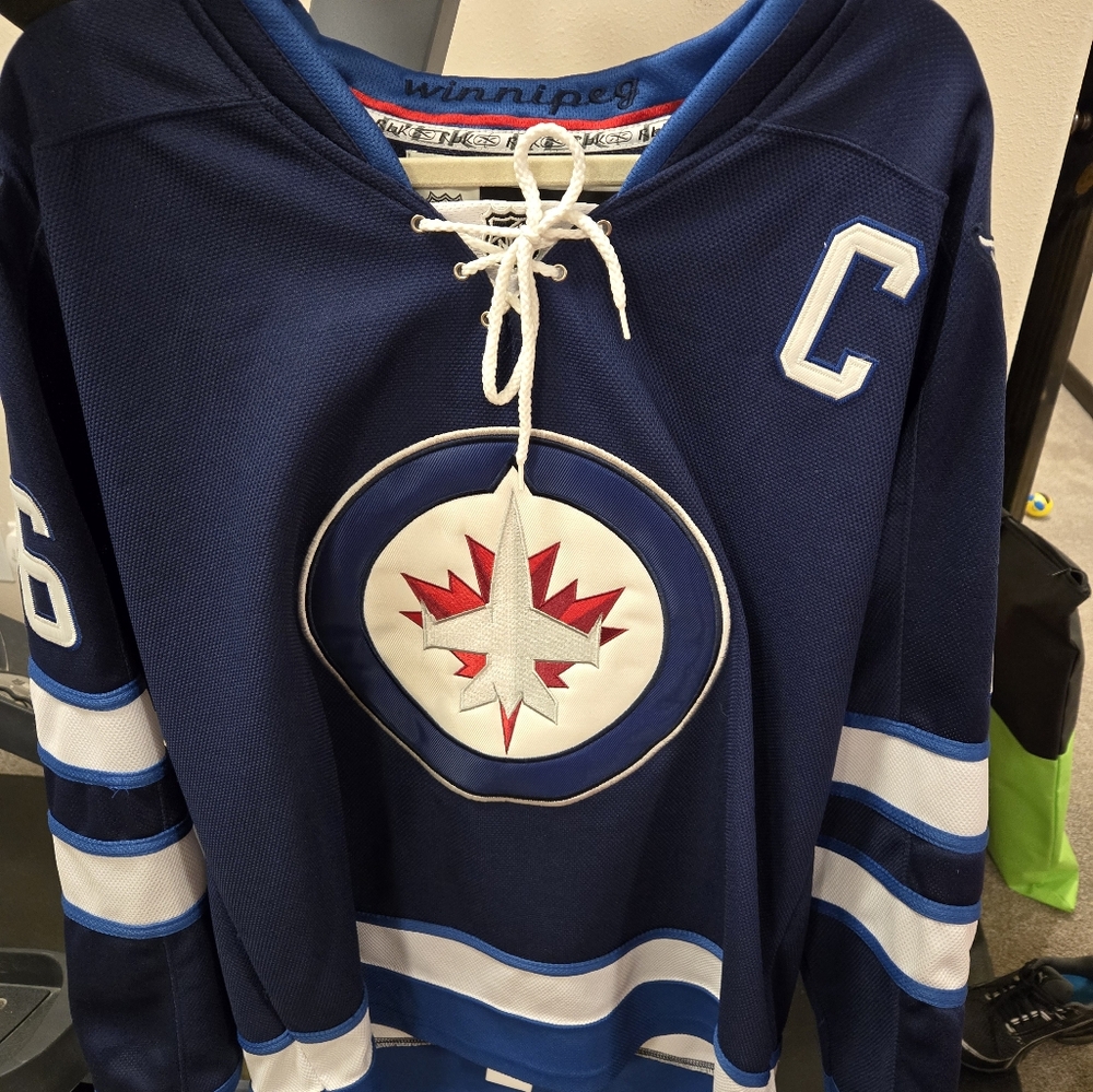 NEW Winnipeg Jets Hockey Jersey sz 50 NWOT